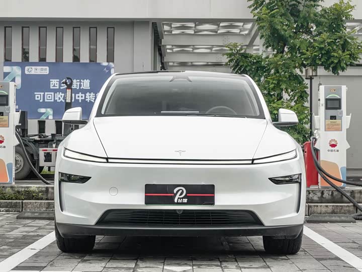 Photo 2 - Tesla Model Y