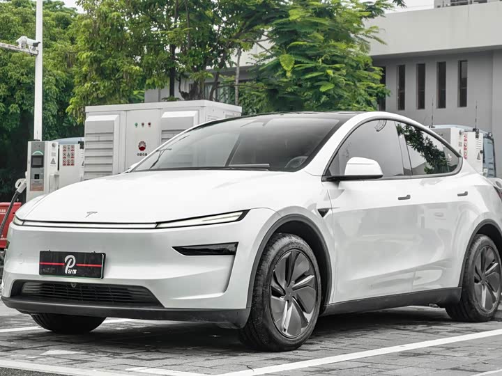 Photo 3 - Tesla Model Y