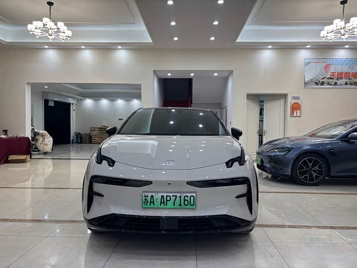 Фото 2 - Zeekr X