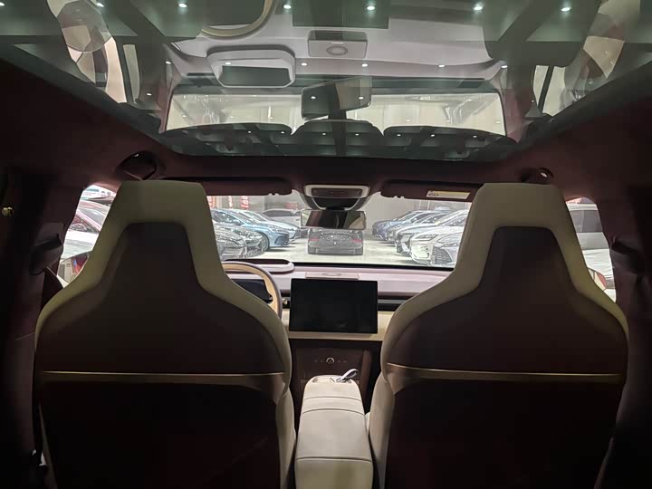 Фото 8 - Zeekr X