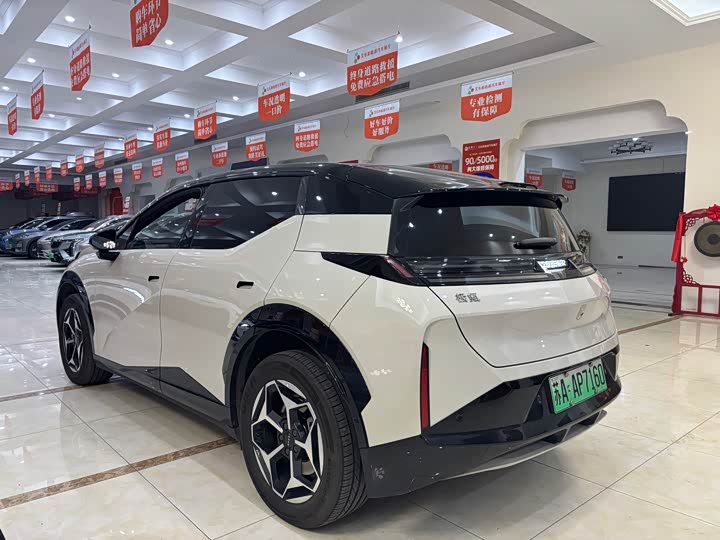 Фото 9 - Zeekr X