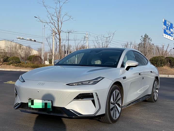 Фото 1 - Geely Galaxy E8