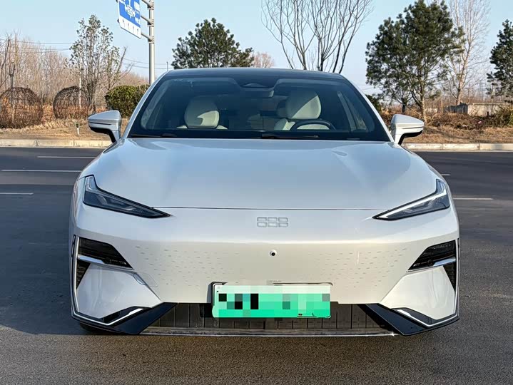 Фото 2 - Geely Galaxy E8