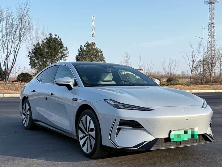 Фото 3 - Geely Galaxy E8