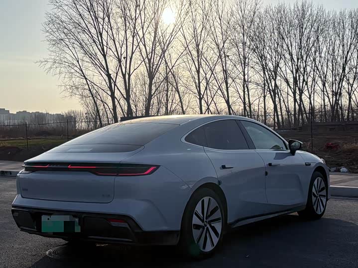 Фото 4 - Geely Galaxy E8