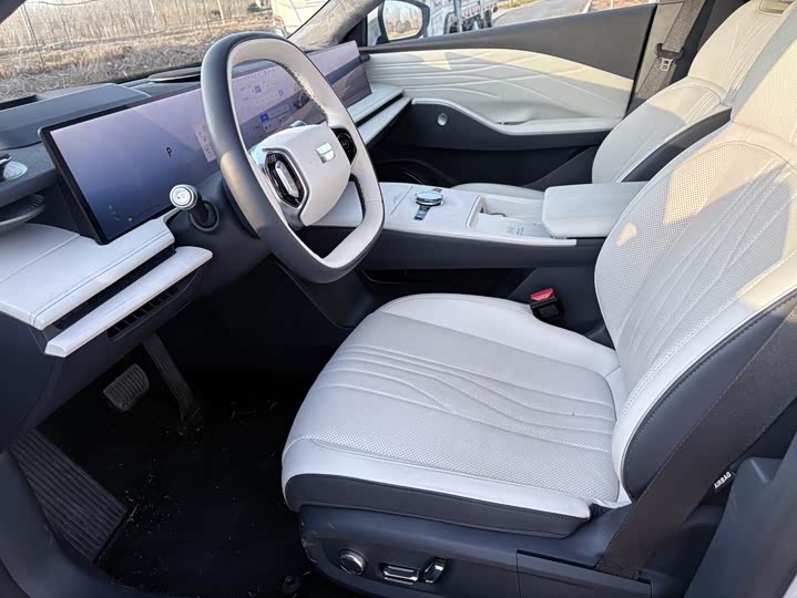 Фото 7 - Geely Galaxy E8