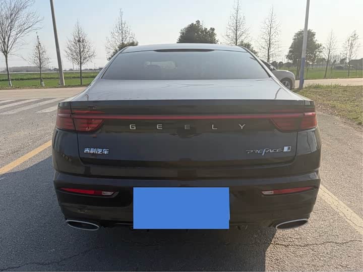 Фото 4 - Geely Preface