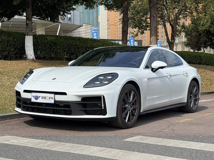 Фото 1 - Porsche Panamera