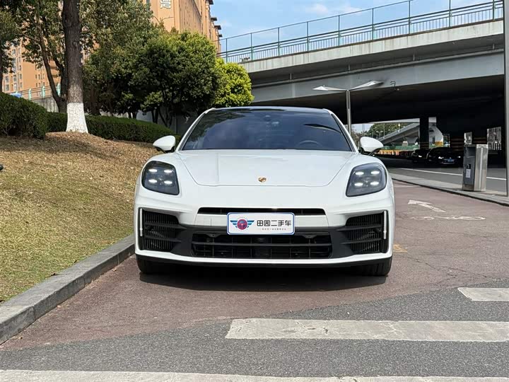 Фото 2 - Porsche Panamera