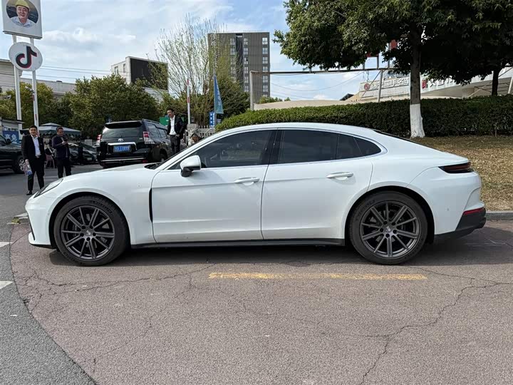 Фото 3 - Porsche Panamera