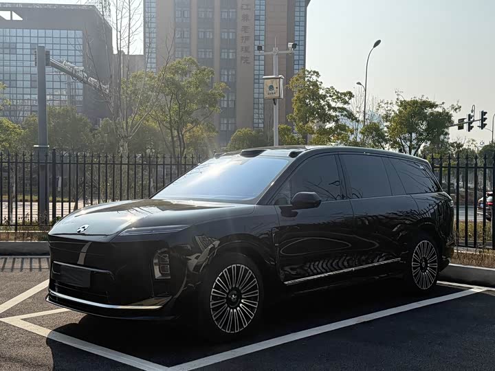 Фото 1 - Nio ES8