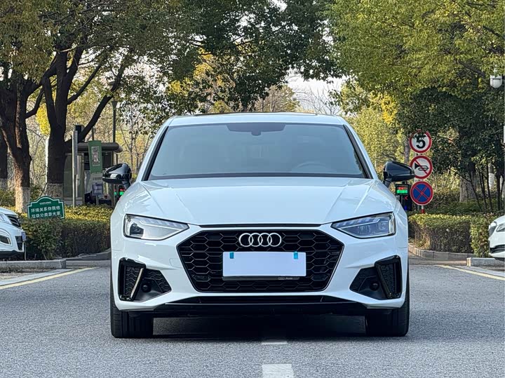 Фото 2 - Audi A4L