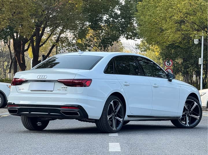 Фото 3 - Audi A4L