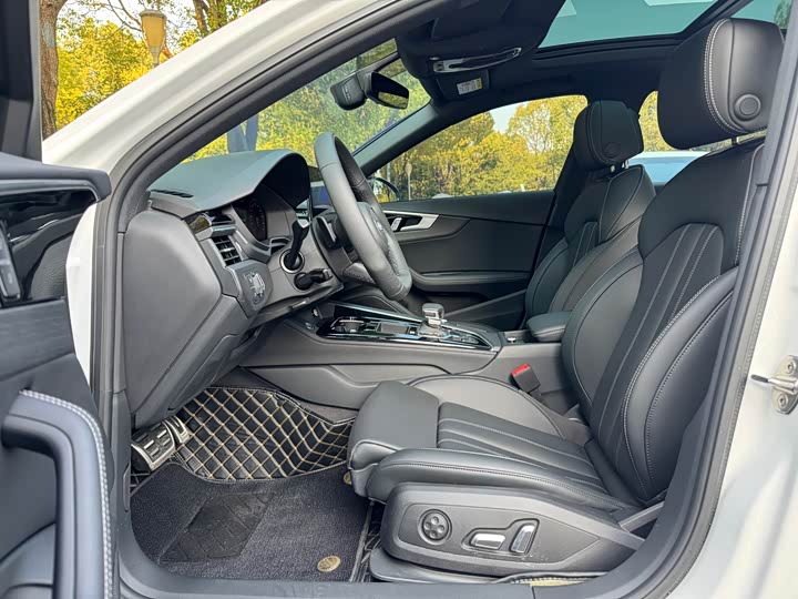 Фото 5 - Audi A4L