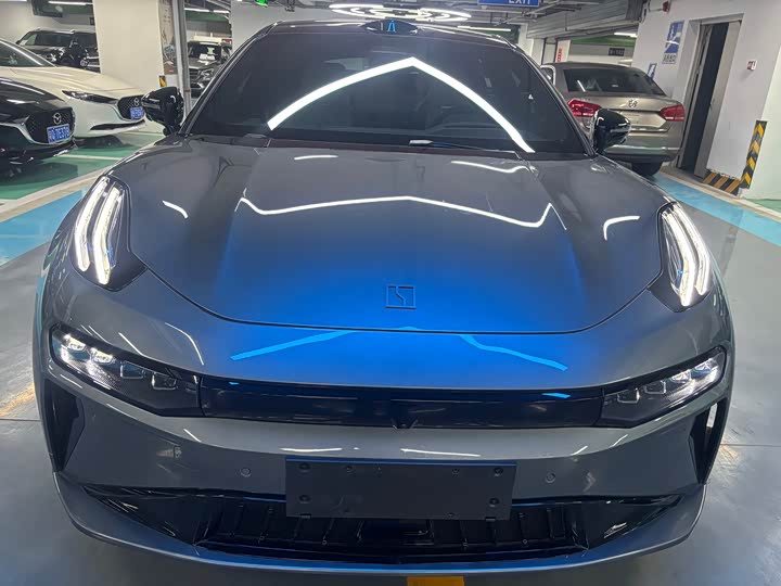 Фото 2 - Zeekr 001