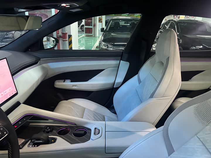 Фото 5 - Zeekr 001