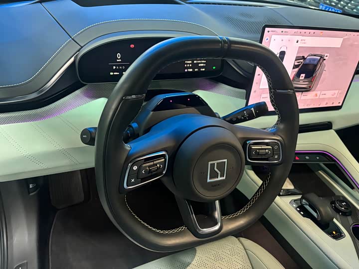 Фото 6 - Zeekr 001