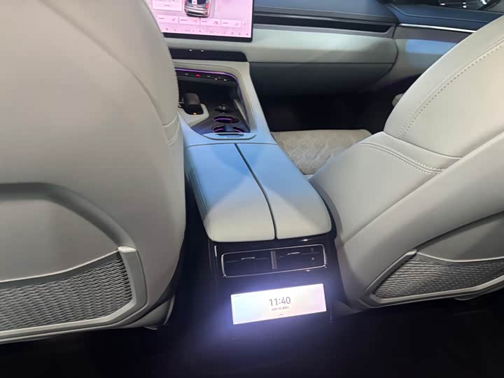 Фото 9 - Zeekr 001