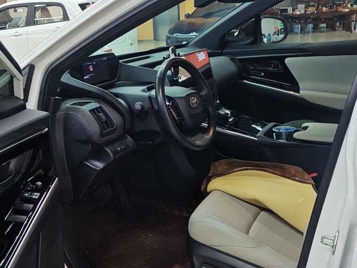 Фото 2 - Toyota bZ4X