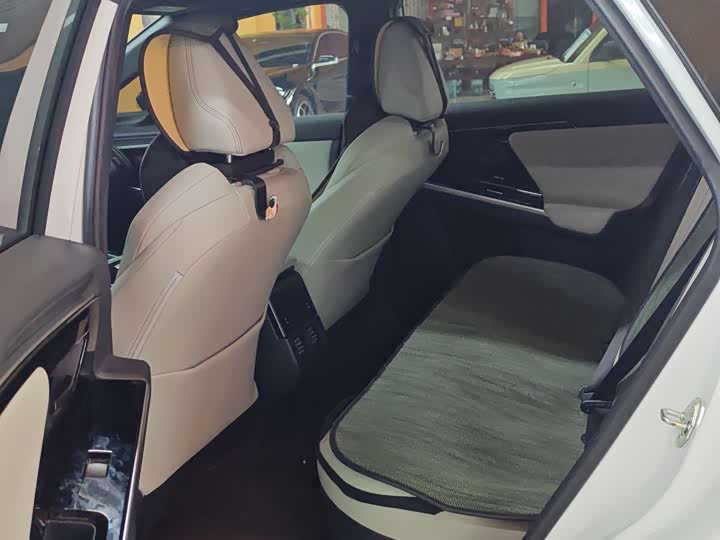 Фото 3 - Toyota bZ4X