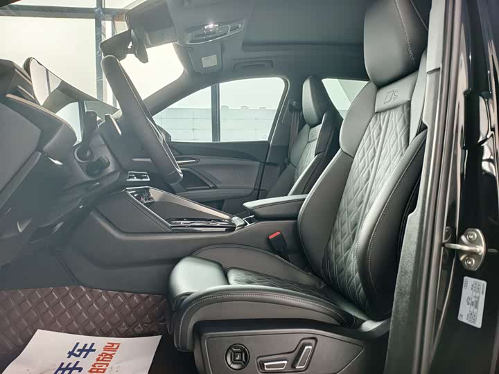 Фото 6 - Audi Q5L