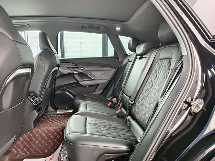 Фото 7 - Audi Q5L