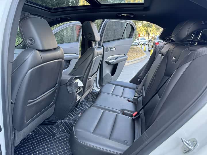 Фото 5 - Cadillac XT4