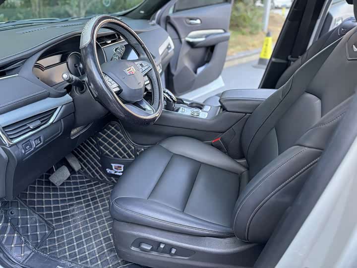 Фото 6 - Cadillac XT4