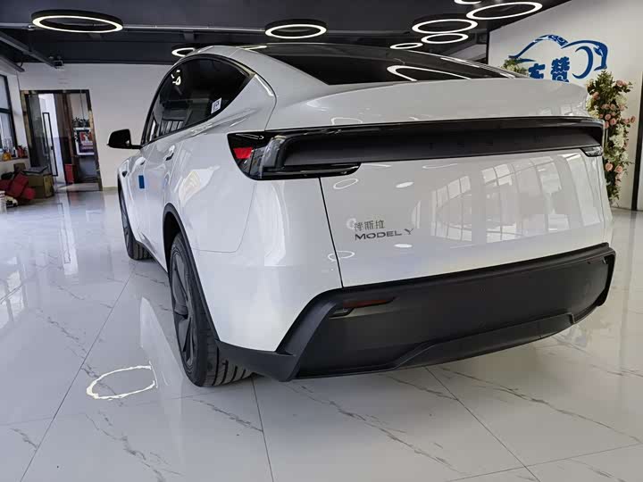 Фото 6 - Tesla Model Y