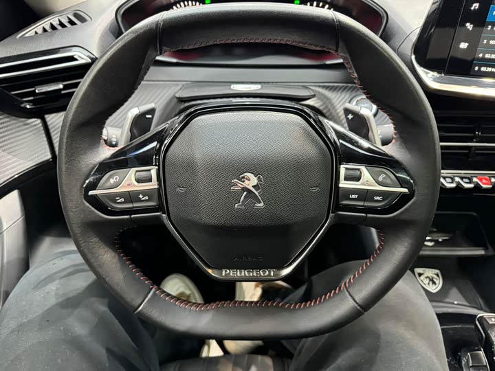 Фото 7 - Peugeot 2008