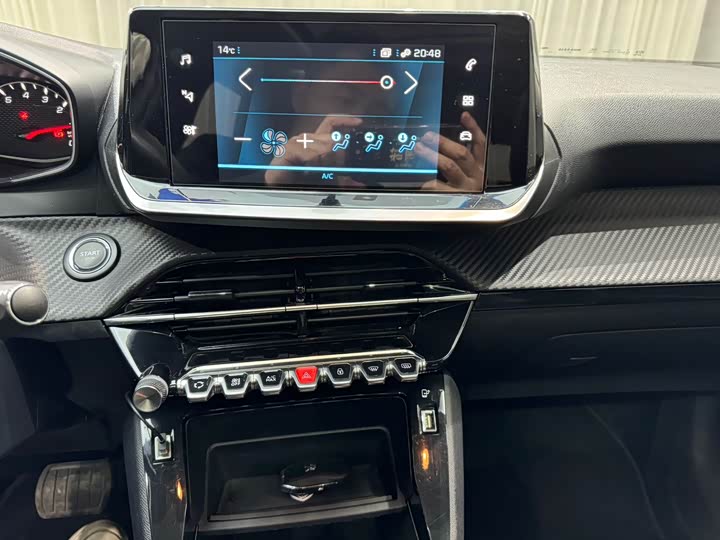 Фото 8 - Peugeot 2008