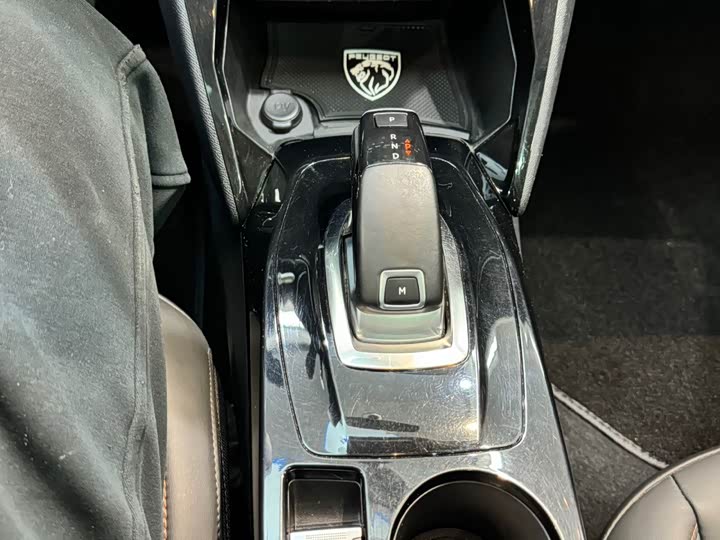 Фото 9 - Peugeot 2008