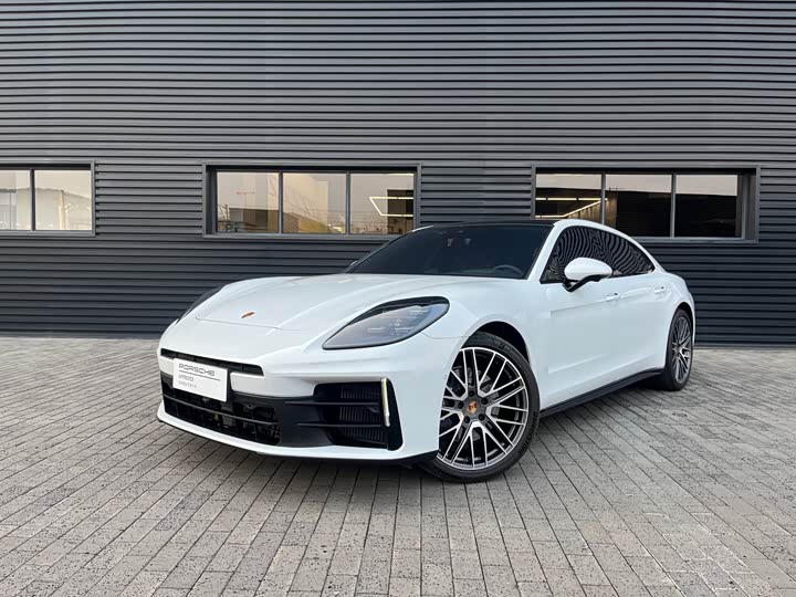 Фото 1 - Porsche Panamera