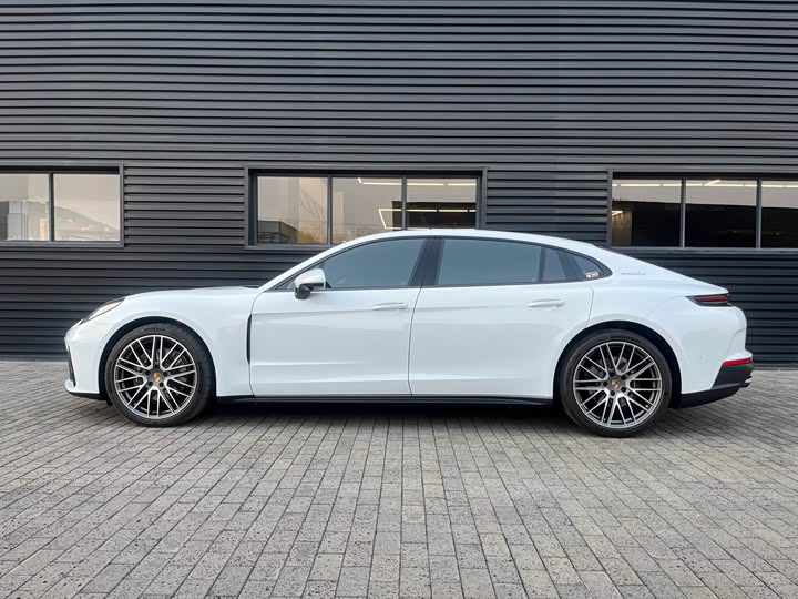 Фото 3 - Porsche Panamera