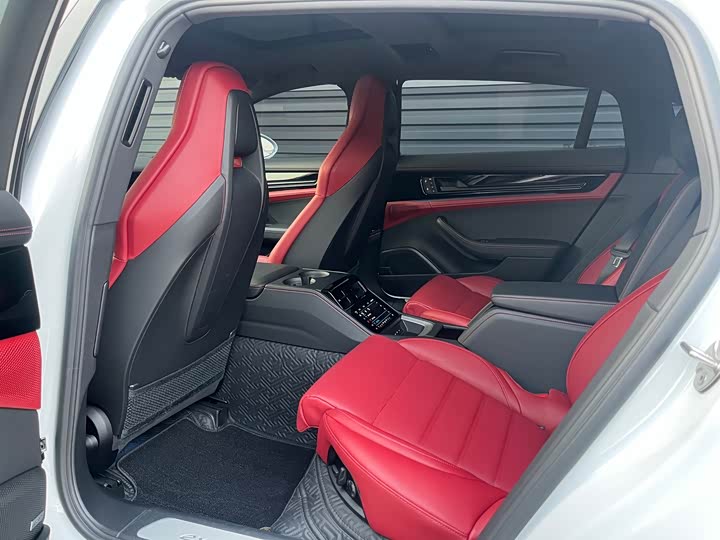 Фото 7 - Porsche Panamera