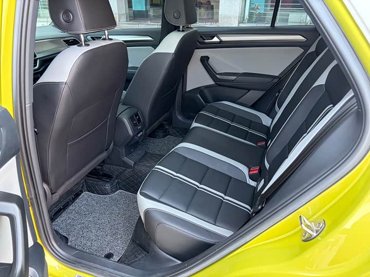 Фото 7 - Volkswagen T-Roc