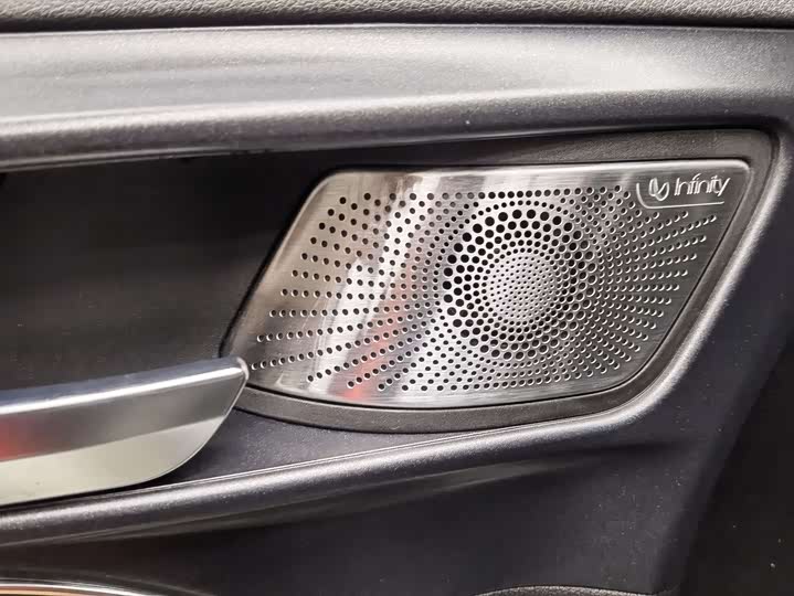 Фото 6 - Tank 300