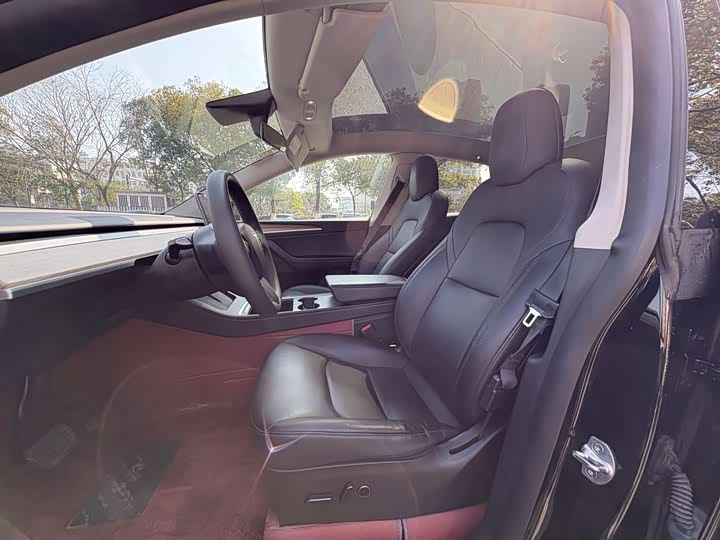 Фото 8 - Tesla Model Y