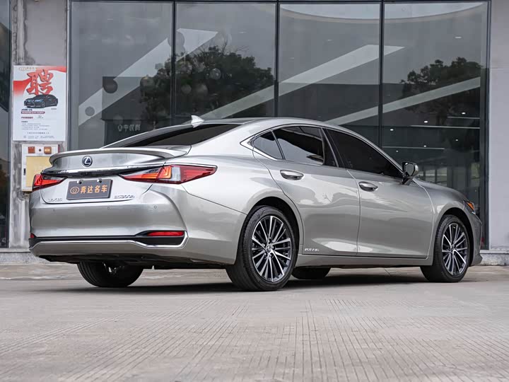 Фото 3 - Lexus ES