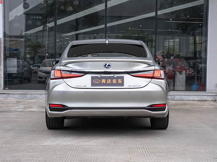 Фото 5 - Lexus ES