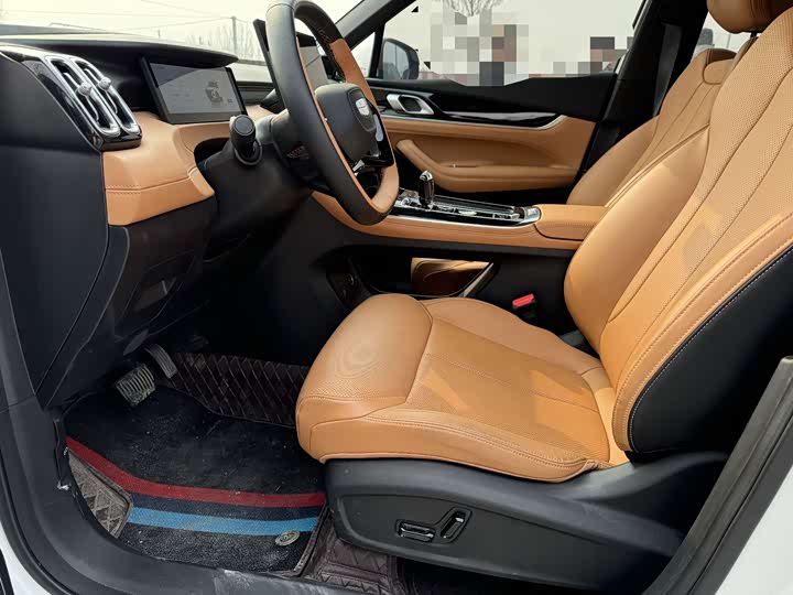 Фото 4 - Geely Atlas L