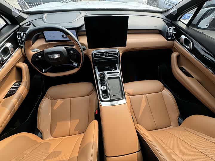 Фото 6 - Geely Atlas L