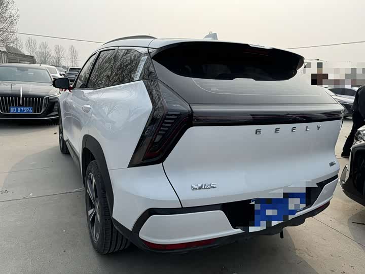 Фото 9 - Geely Atlas L