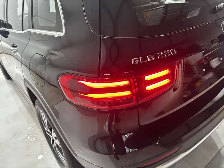 Фото 8 - Mercedes-Benz GLB-Class