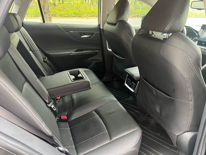 Фото 8 - Toyota Harrier