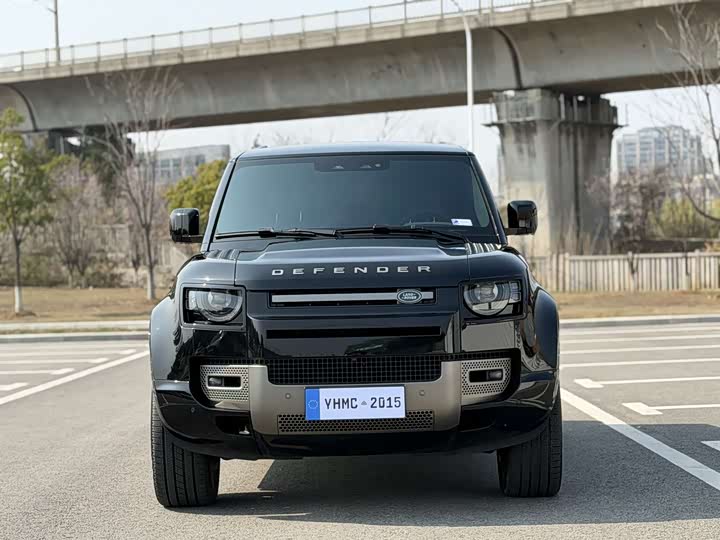 Photo 2 - Land Rover Defender