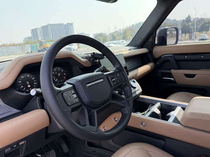 Photo 6 - Land Rover Defender