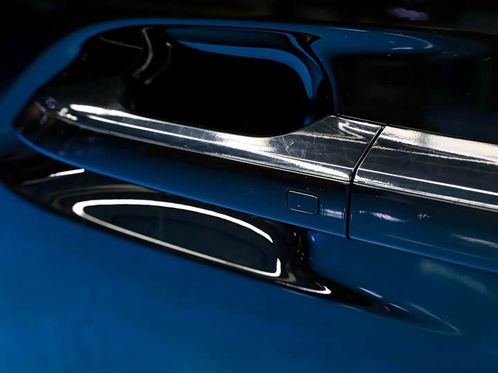 Фото 6 - Denza D9