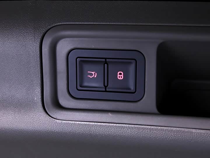 Фото 8 - Denza D9