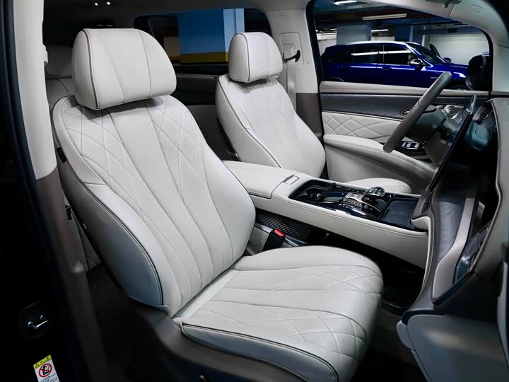 Фото 9 - Denza D9